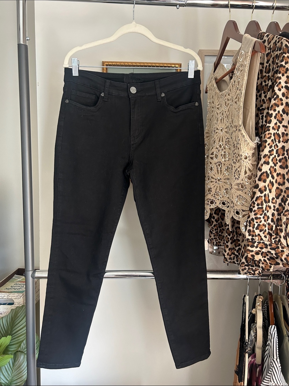 Kut from the Kloth 10 Dakota ankle  Black Skinny stretch Jeans